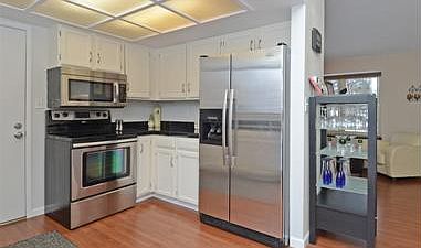 4th image of 5868 S Nelson St