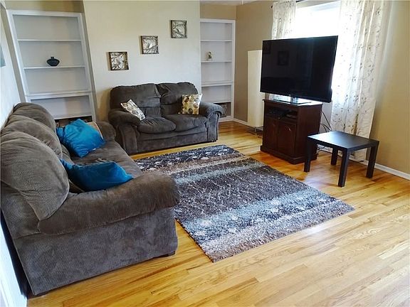 2nd image of 668 Oxford Blvd
