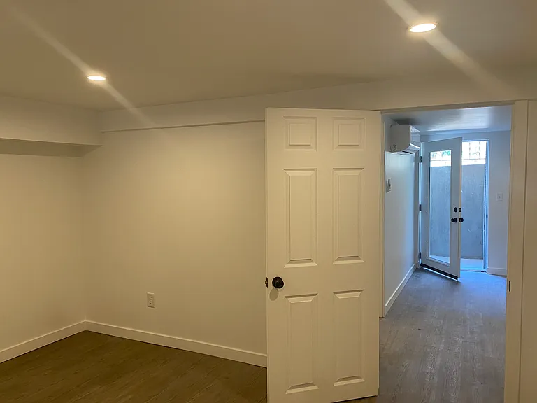 909 E 1st Ave #STUDIO — Photo 3