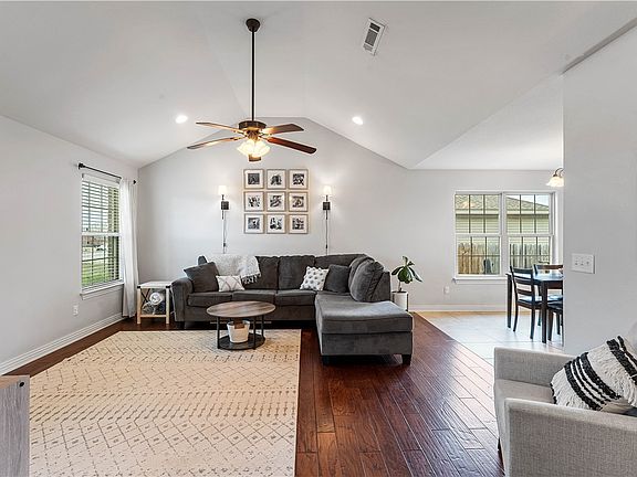 3rd image of 701 Olivia Ln