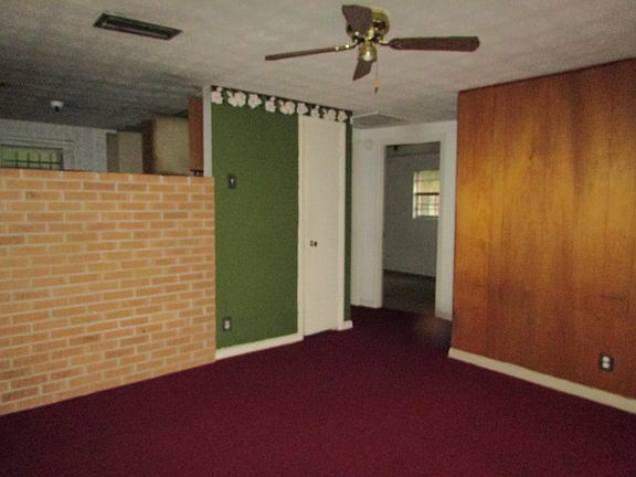 3rd image of 7819 Lake Park Dr