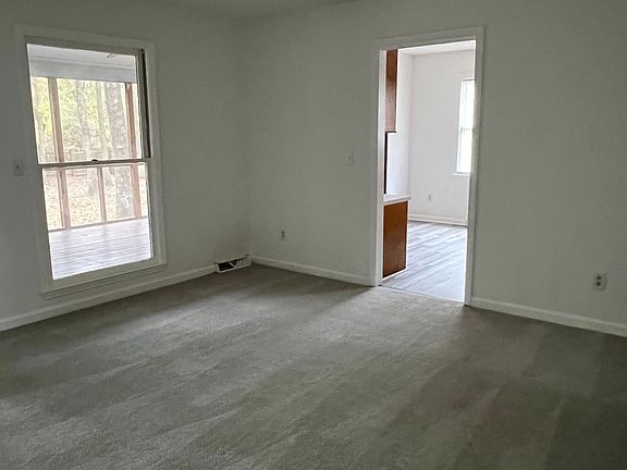 4th image of 207 Westminster Ave