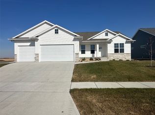 1320 Hickory Ridge Dr, Marion, IA 52302