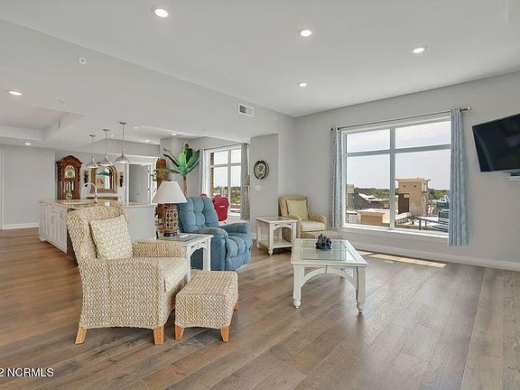 5th image of 240 N Water St #1052