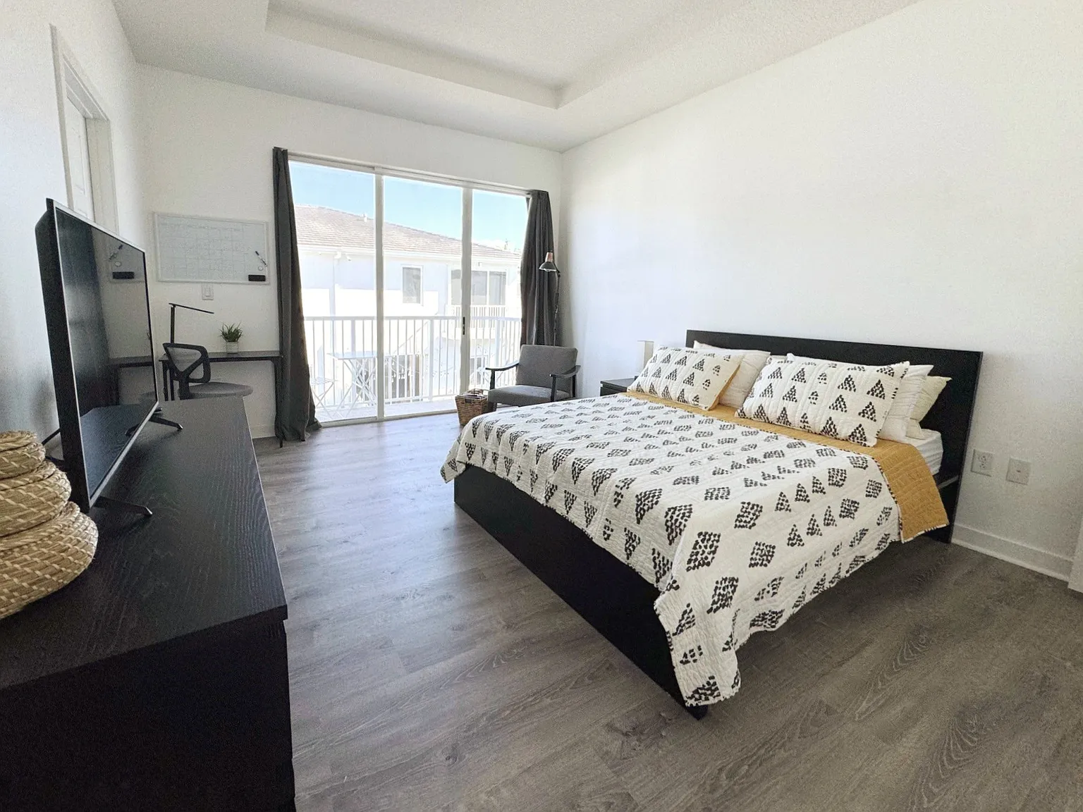 3 bed, 1963 sqft, $1,200 — Photo 1