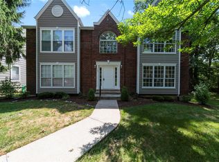1123 Highland Oaks Ct UNIT D, Ballwin, MO 63021