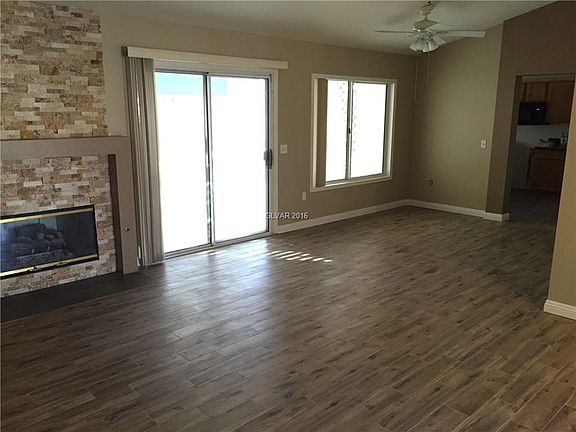 2nd image of 2501 Desert Butte Dr
