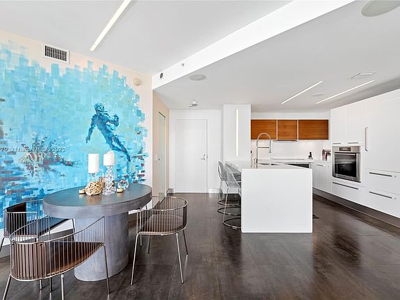 5th image of 300 S Biscayne Blvd APT 2508