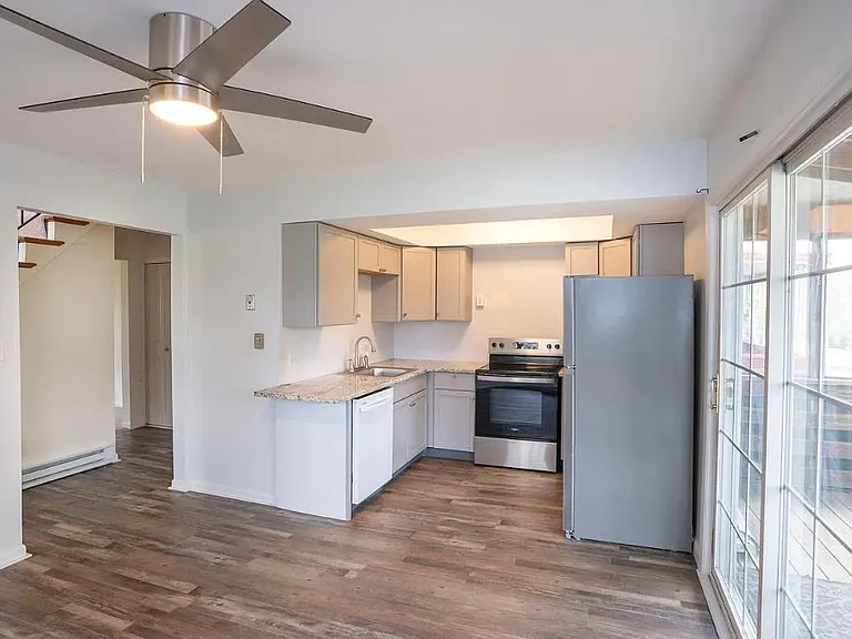 570 Galen Dr — Photo 13