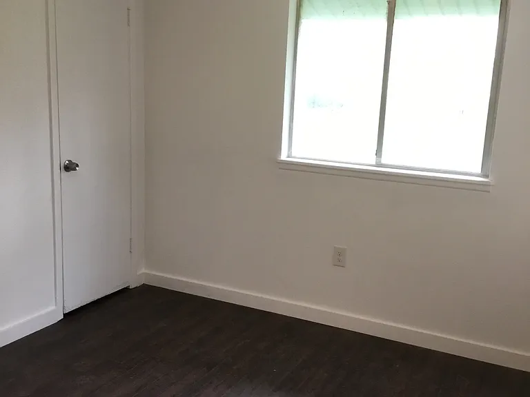 4311 Gram Ln — Photo 8