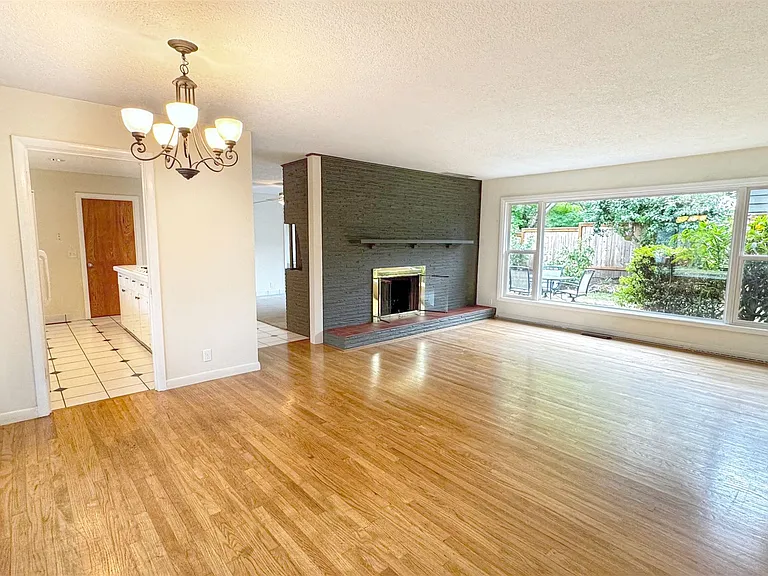 1480 SW Huntington Ave — Photo 2