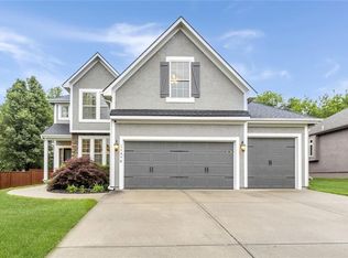 11478 S Lakecrest Dr, Olathe, KS 66061