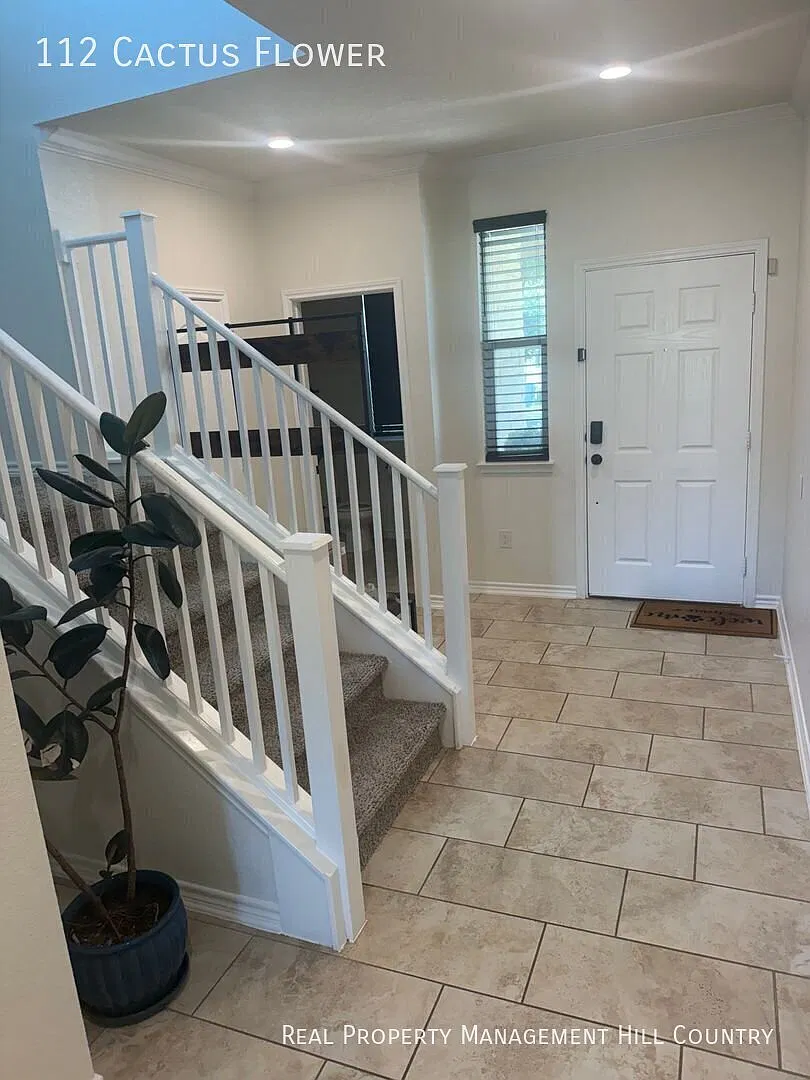 4-Bed 2.5-Bath Move-In Ready in Herff Ranch — Photo 2