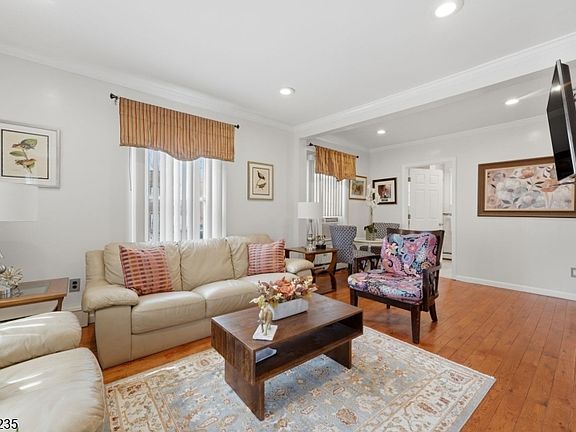 4th image of 35 Bedford St