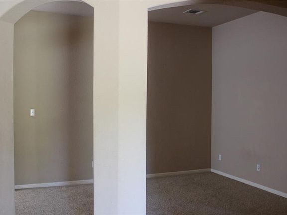 4th image of 4111 Flintwood Ln