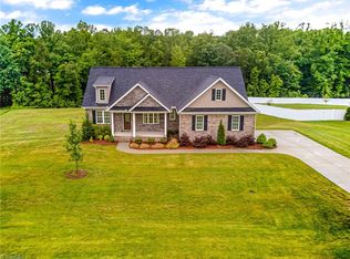 221 Centenary Ridge Dr, Clemmons, NC 27012
