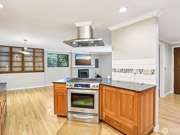 4th image of 19708 35 Avenue NE