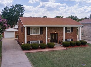 6916 Shareith Dr, Louisville, KY 40228