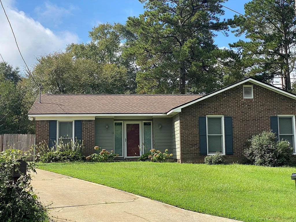 3 bed, 1200 sqft, $1,450 — Photo 1