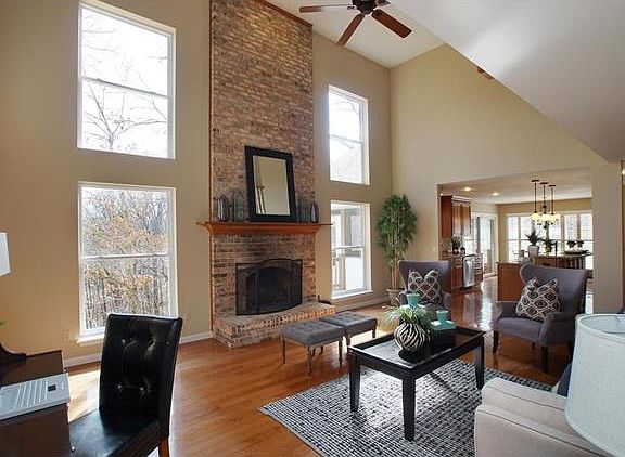 5th image of 830 Woodsdale Ct