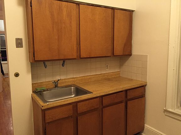 5th image of 2517 34th St APT 1F