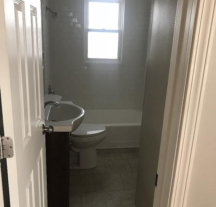 2nd image of 611 W Galena Blvd