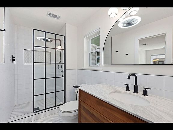 4th image of 1307 Aspen St