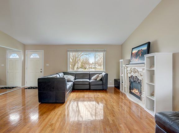 4th image of 1475 Westbury Dr