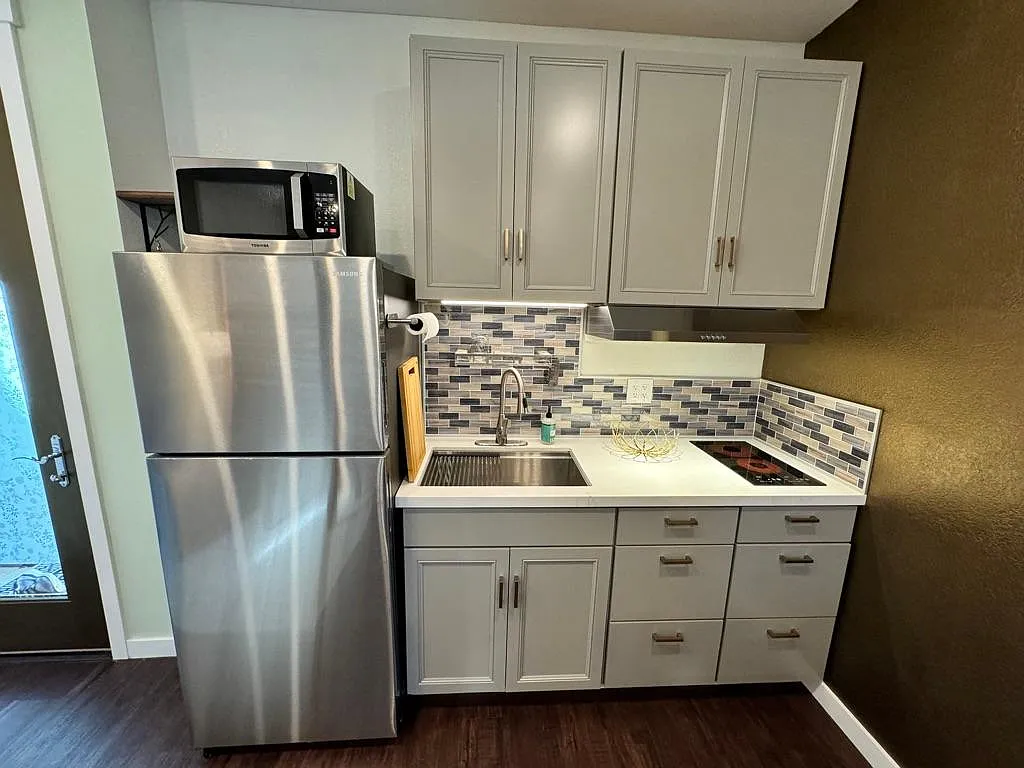 Studio, 350 sqft, $2,000 — Photo 1