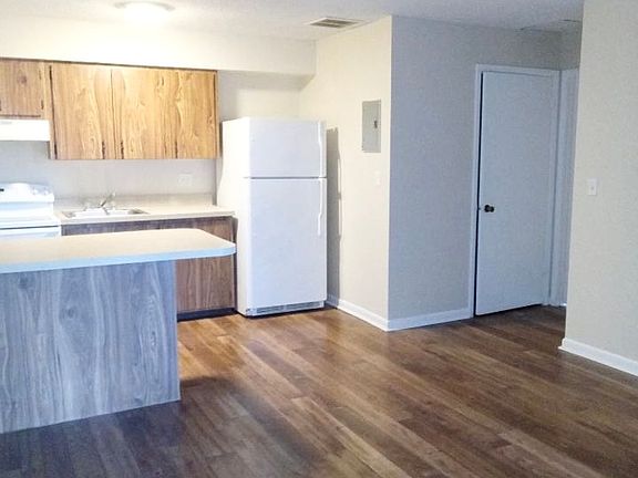 4th image of 3001 SE 52nd Ave