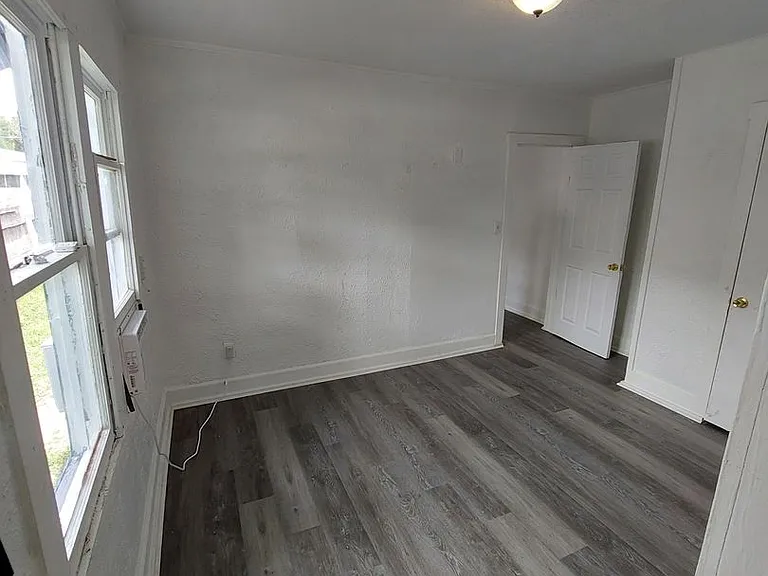 1016 NE 8th Ave — Photo 13
