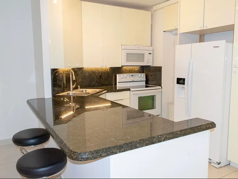 50 SW 3rd Ave #1060 — Photo 7