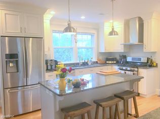120 Westbourne Ter #2L, Brookline, MA 02446