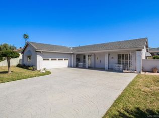 1622 W Country Club Ln, Escondido, CA 92026