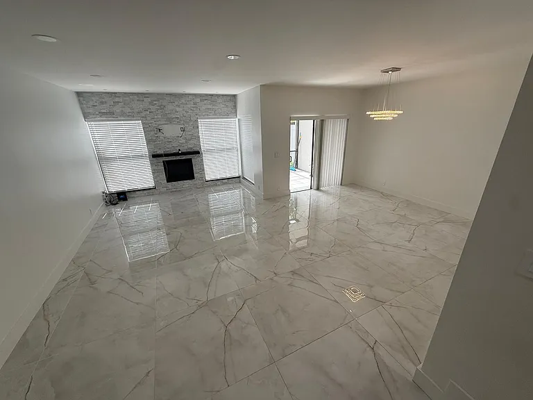6744 Canary Palm Cir — Photo 19
