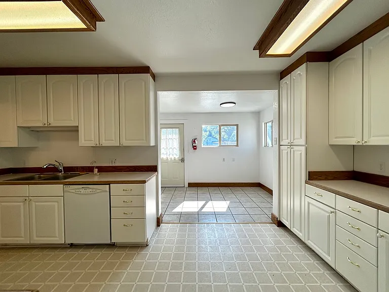304 S Anderson St — Photo 12