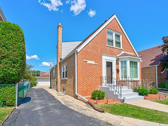 Asphalt driveway leads to huge 2.5 car garage