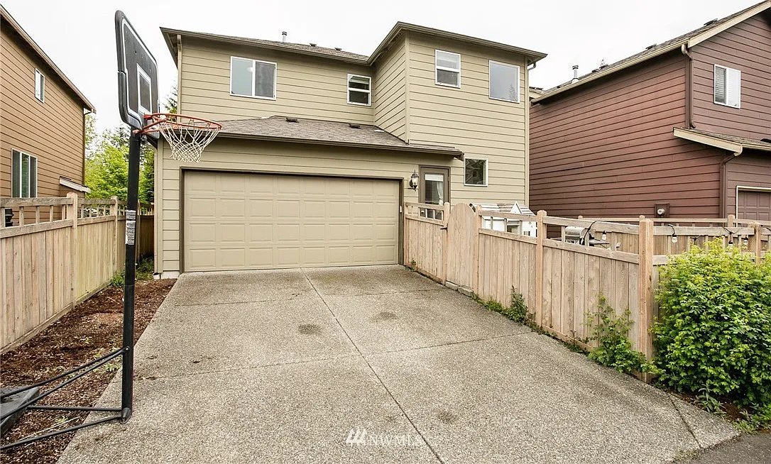 3 bed, 2.5 bath, 1602 sqft, $2,895 — Photo 4