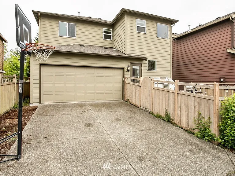 4703 Strathmore Cir SW — Photo 4