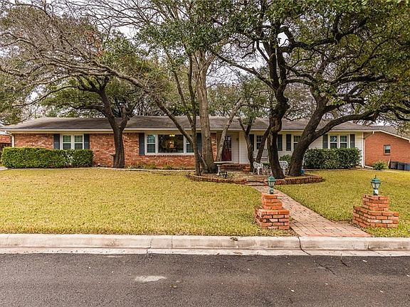 2nd image of 635 Falcon Dr