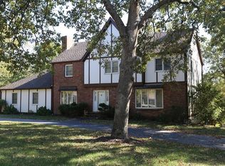 2102 Cambridge Dr, West Plains, MO 65775