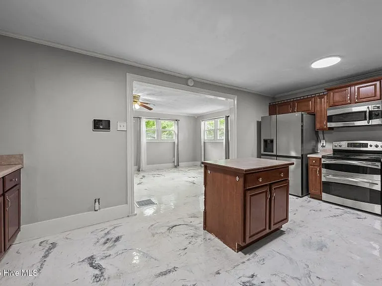 613 Maple St — Photo 7