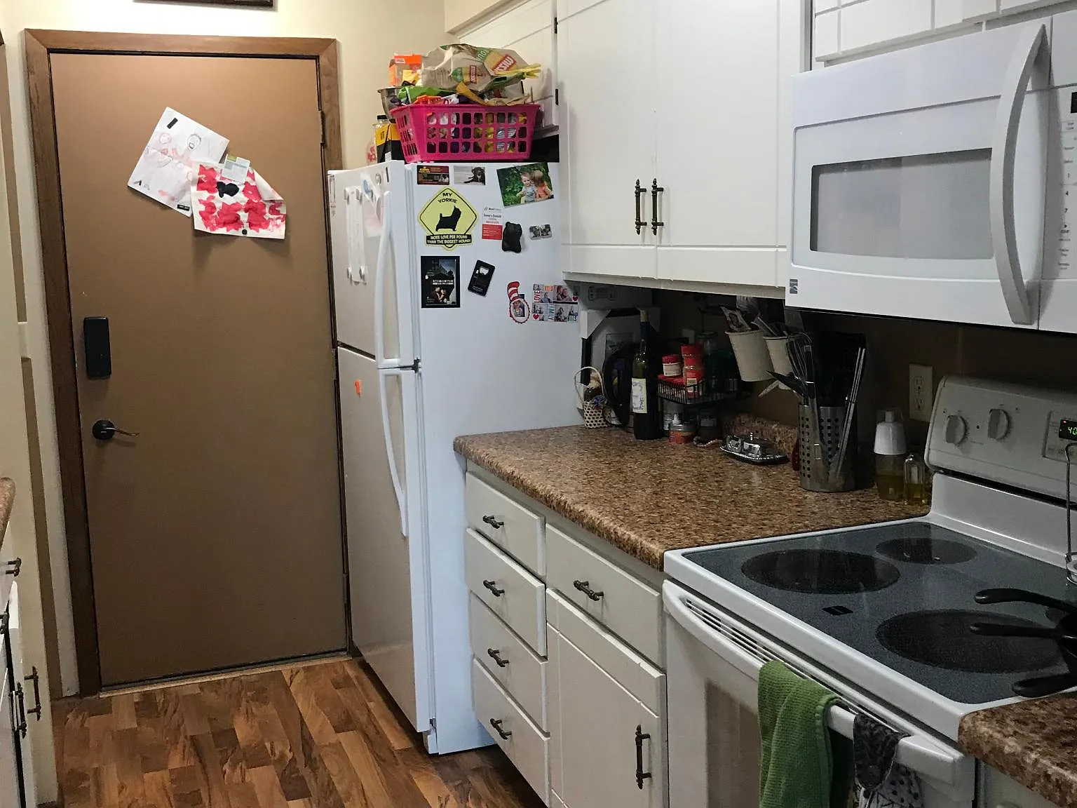 3 bed, 2.5 bath, 1350 sqft, $1,650 — Photo 2