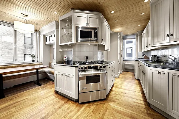 Sold by Sloane Square | media 5