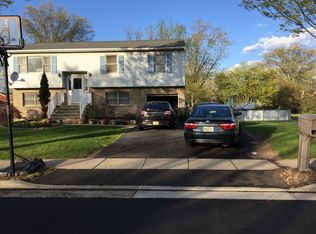 5 Farmland Ct, Piscataway, NJ 08854