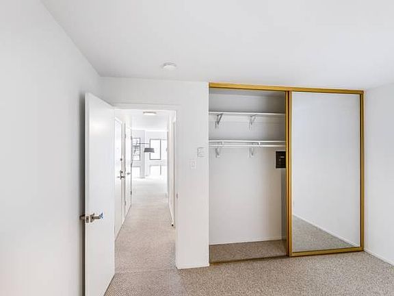 5th image of 3053 Pine St #1