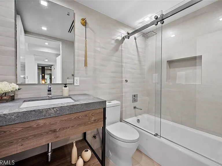 2033 Glencoe Way — Photo 30