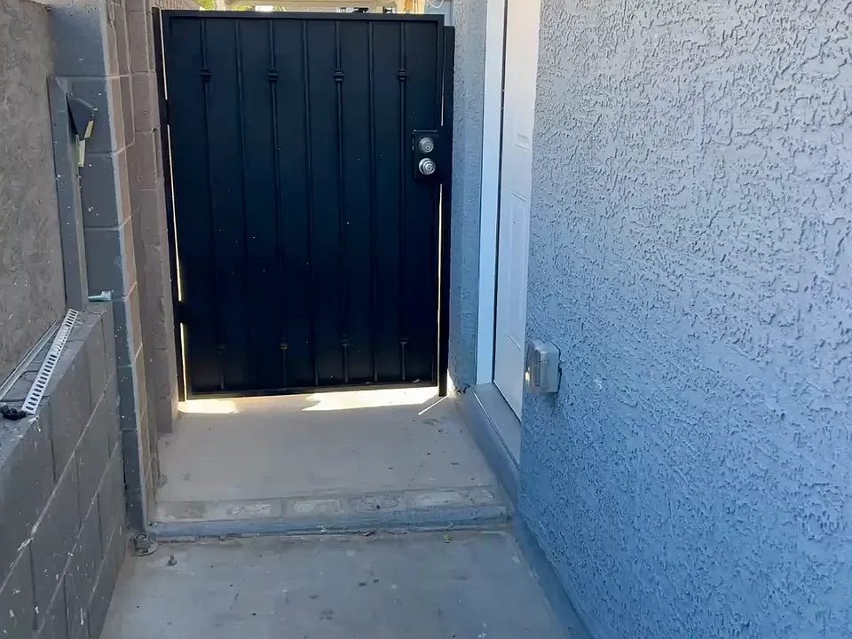 6121 Glendale Cir