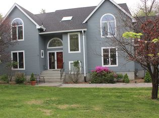 2 Hawk Nest Rd, Tomkins Cove, NY 10986