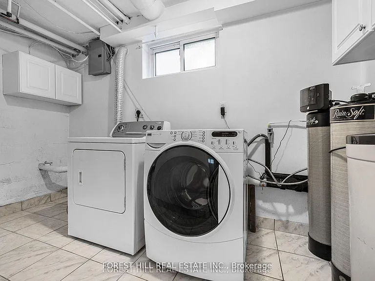 18 Irvington Cres — Photo 18